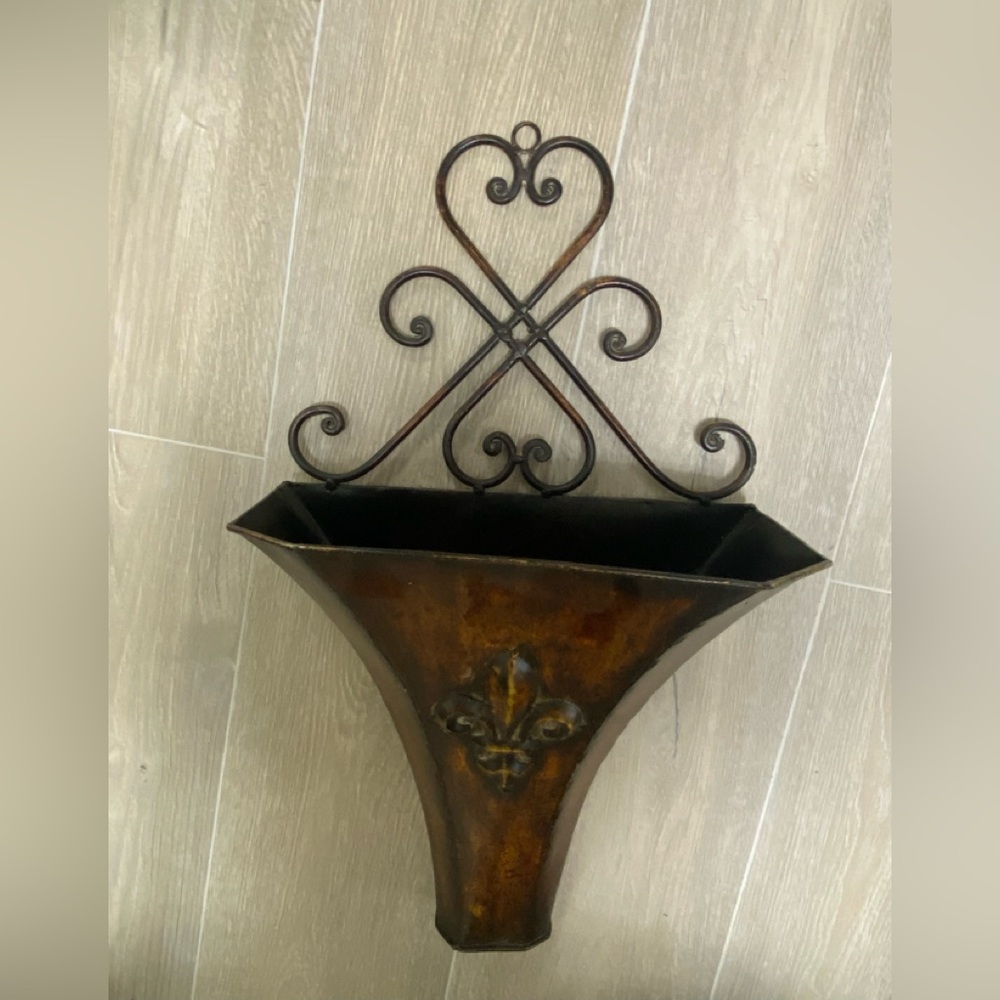 Wall vase